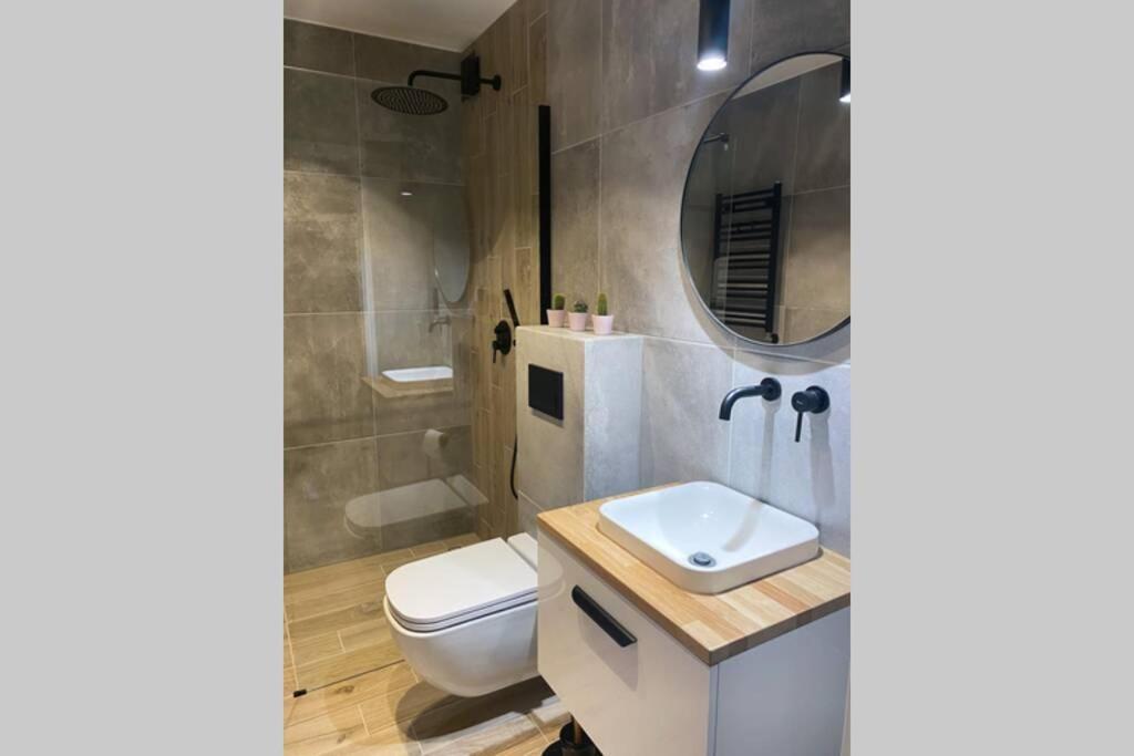 クラクフApartament 29.Aleja Old Townアパートメント エクステリア 写真